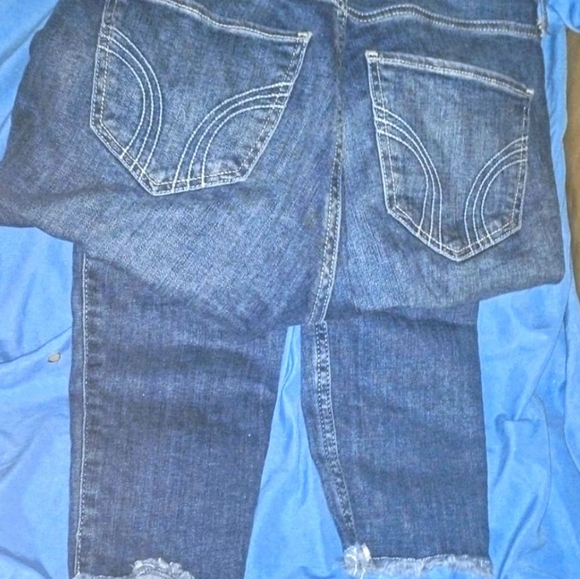 2 PAIRS-HOLLISTER & REFUGE BRAND -EUC-JEANS LIGHT & DARK-WASH - Picture 7 of 8